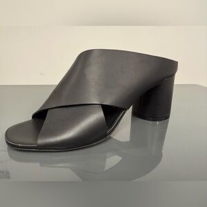 VINCE Theron Black Leather Criss Cross Sandals Mules Slip On 8.5